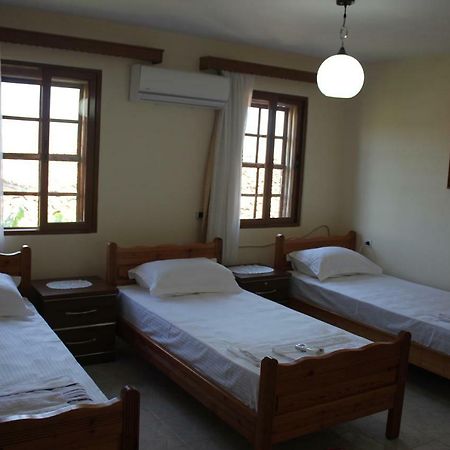 Guest House Toli Inside Berat Castle Esterno foto