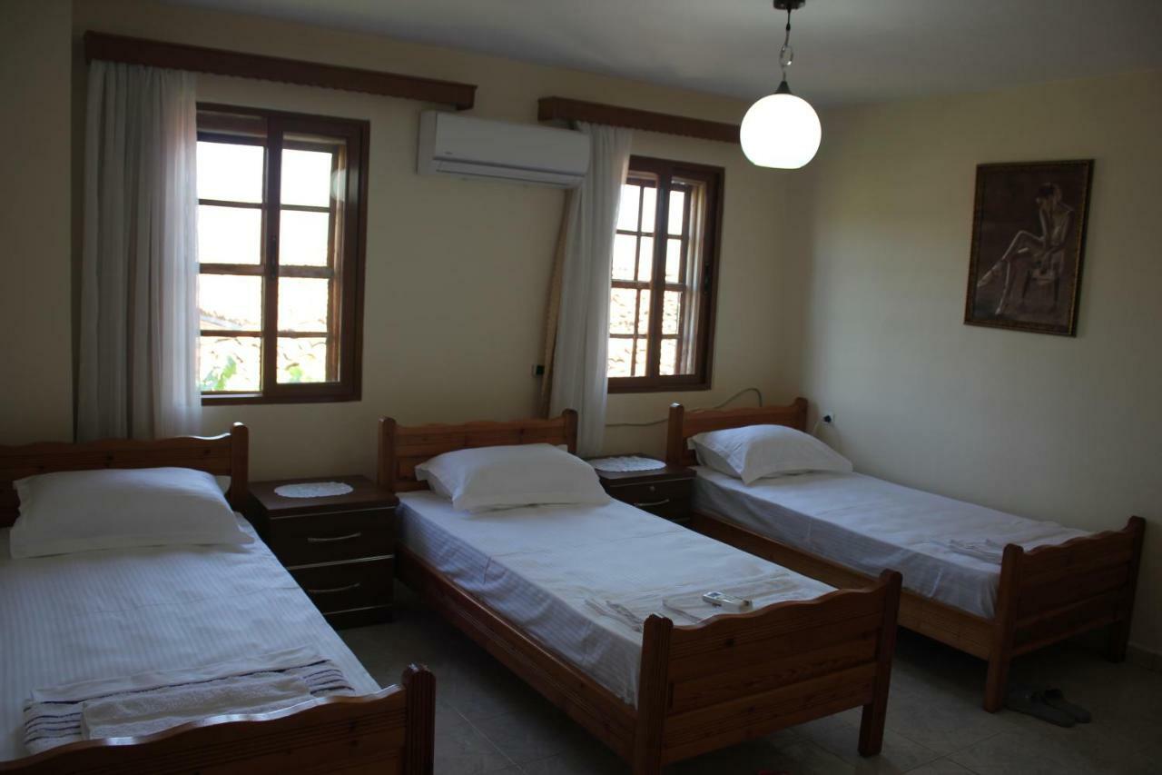 Guest House Toli Inside Berat Castle Esterno foto