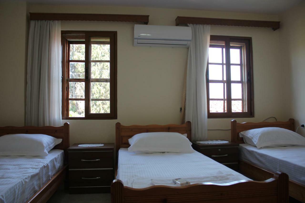 Guest House Toli Inside Berat Castle Esterno foto