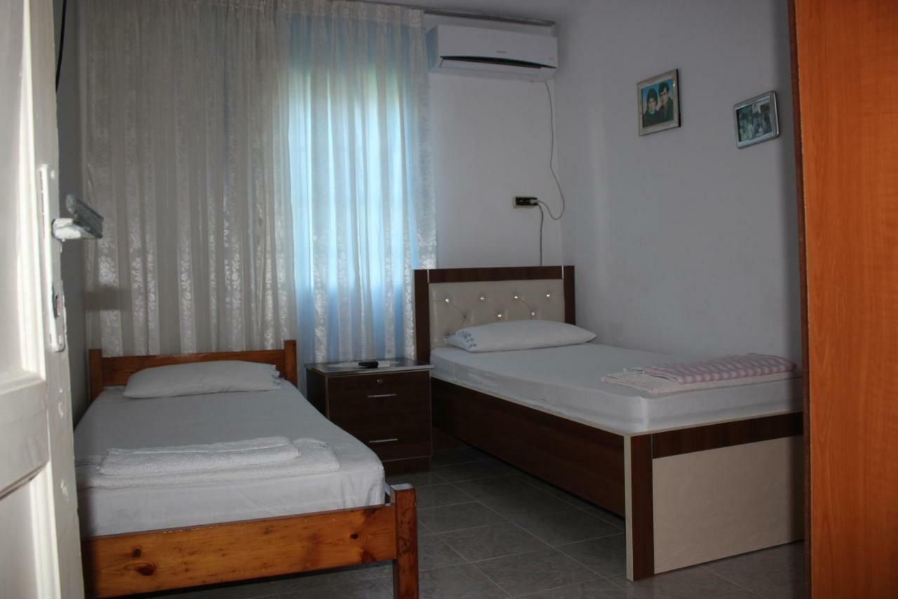 Guest House Toli Inside Berat Castle Esterno foto