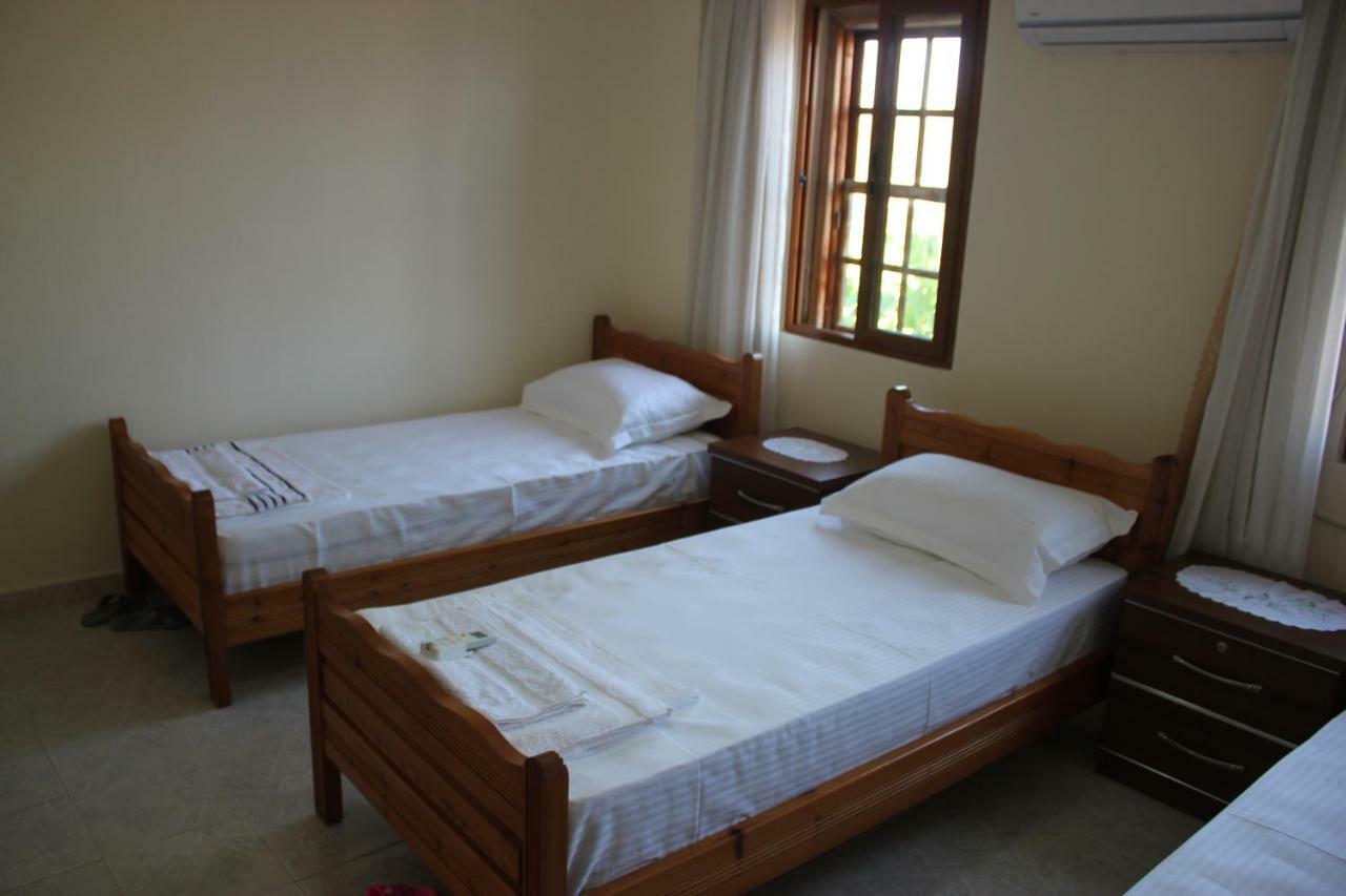 Guest House Toli Inside Berat Castle Esterno foto