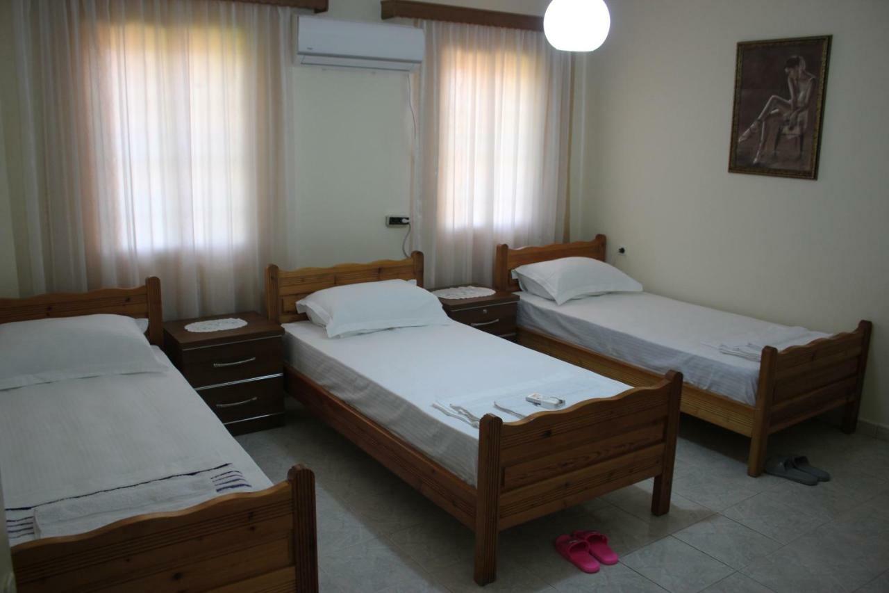 Guest House Toli Inside Berat Castle Esterno foto