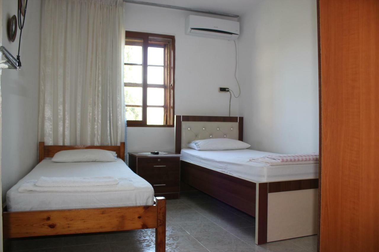 Guest House Toli Inside Berat Castle Esterno foto