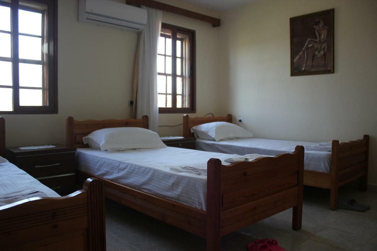 Guest House Toli Inside Berat Castle Esterno foto