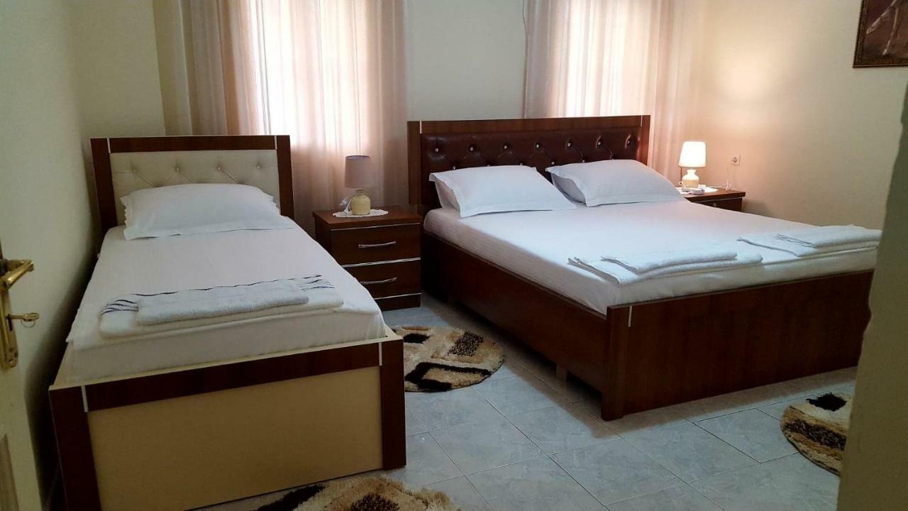 Guest House Toli Inside Berat Castle Esterno foto
