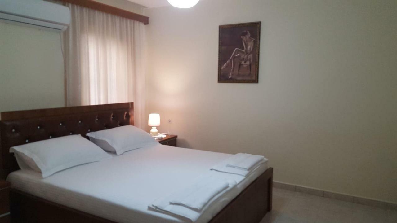 Guest House Toli Inside Berat Castle Esterno foto