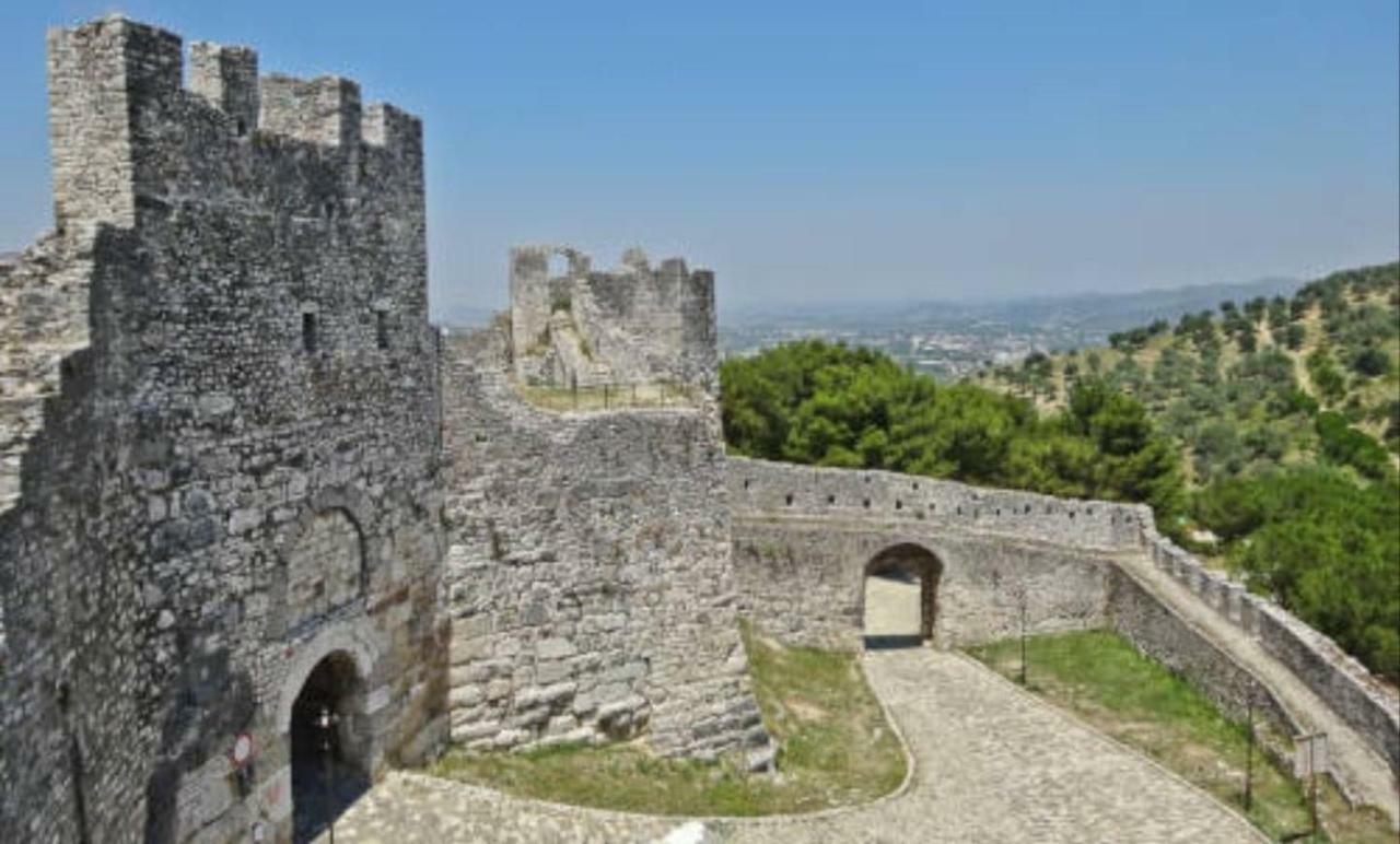 Guest House Toli Inside Berat Castle Esterno foto